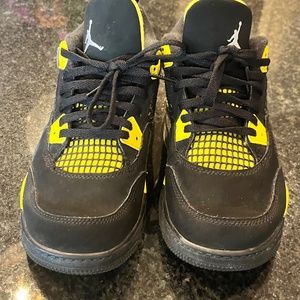 Air Jordan 4 Retro Thunder